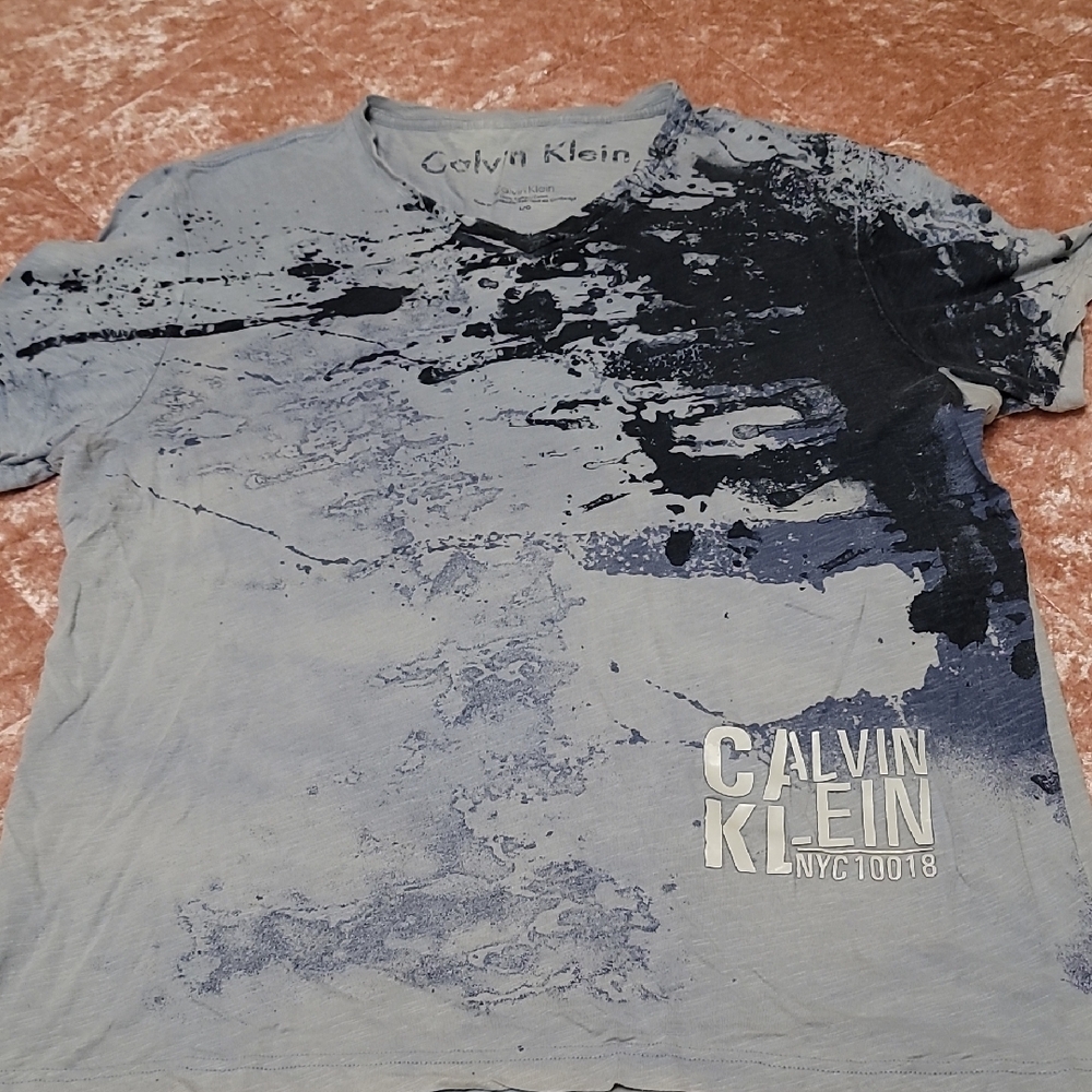 Calvin Klein Men's Large Navy and Light Blue V Neck SS Shirt